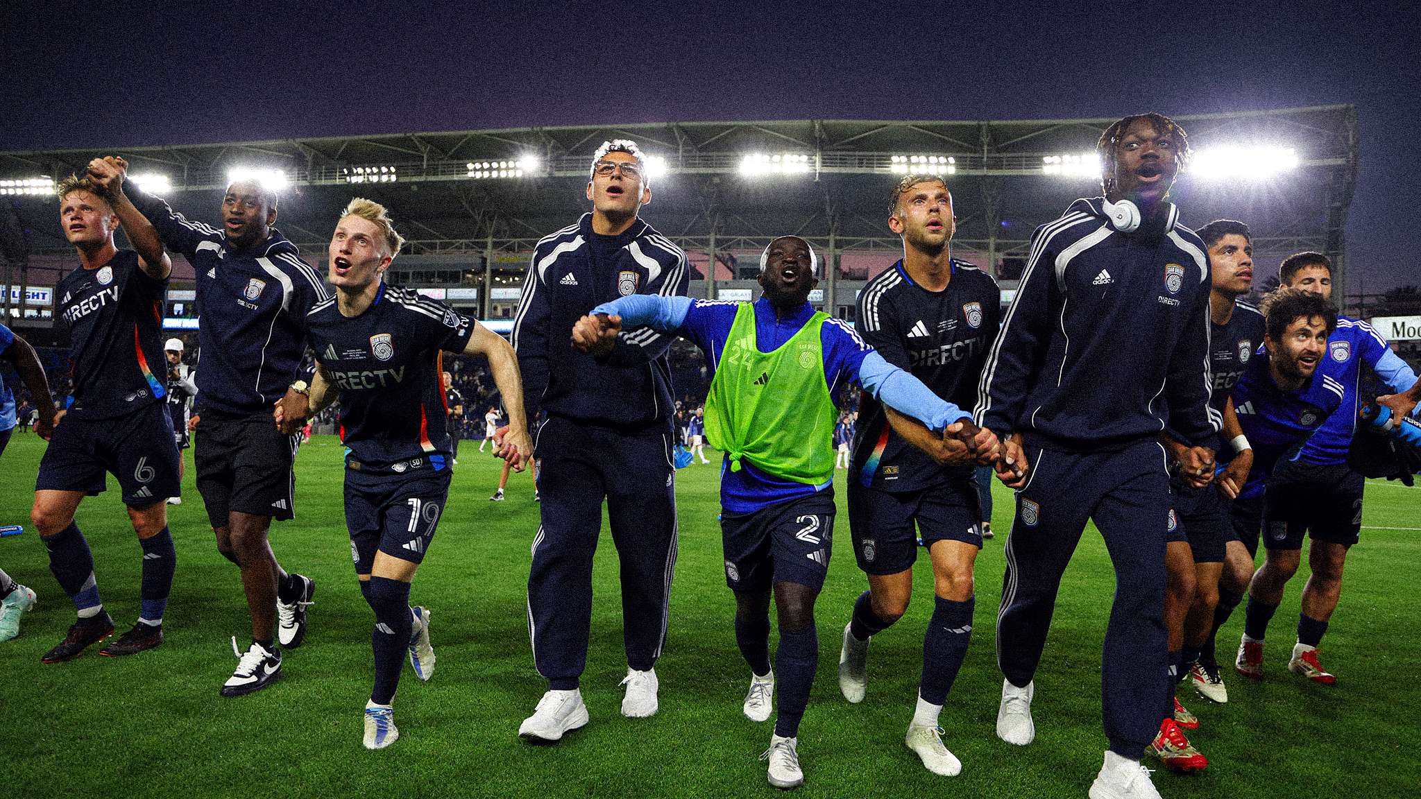 同时具备A 同时具备A