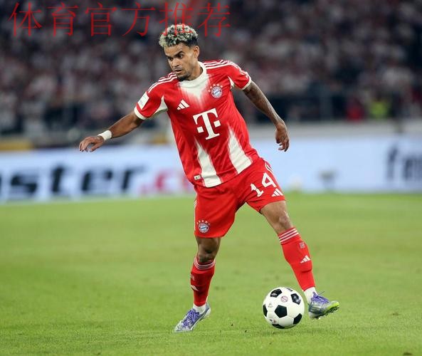 豪取16连胜,孔帕尼在客胜巴黎后与球员一同庆祝胜利 豪取16连胜,孔帕尼在客胜巴黎后与球员一同庆祝胜利